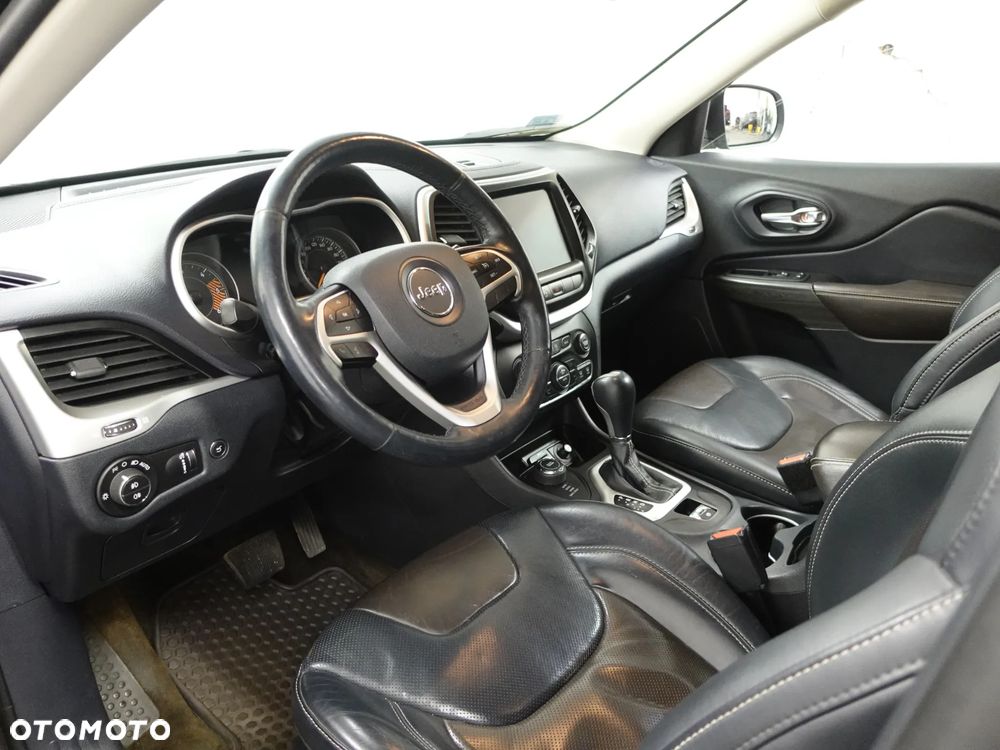 Jeep Cherokee - 18