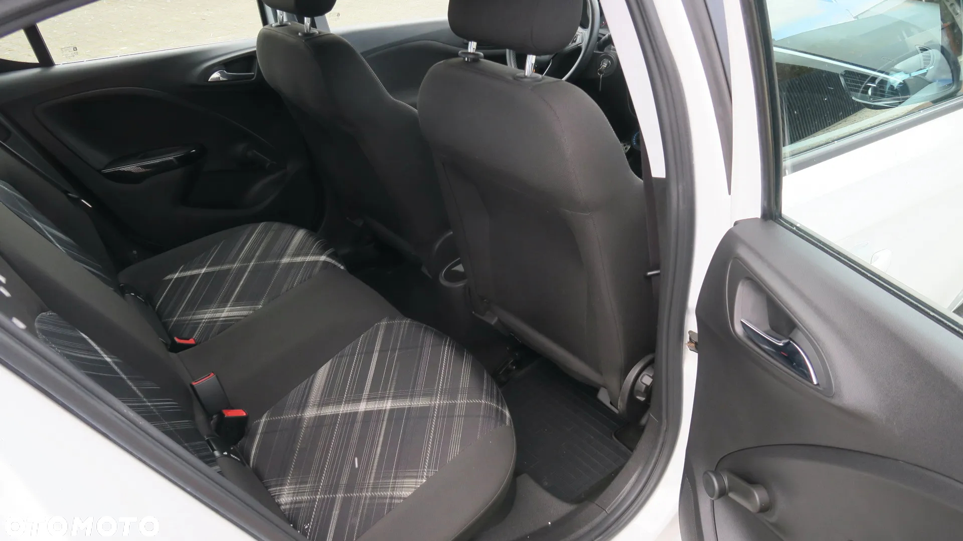 Opel Corsa 1.4 T Cosmo S&S - 11