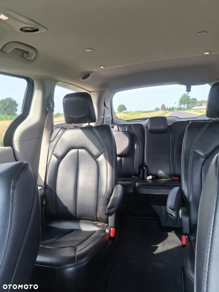 Chrysler Pacifica - 9