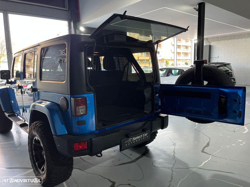 Jeep Wrangler Unlimited 2.8 CRD DPF Auto Sport - 24