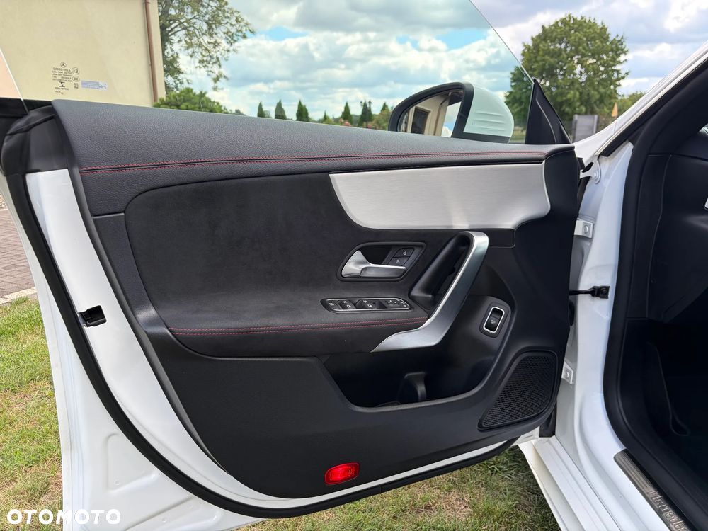 Mercedes-Benz CLA 180 AMG Line 7G-DCT - 15