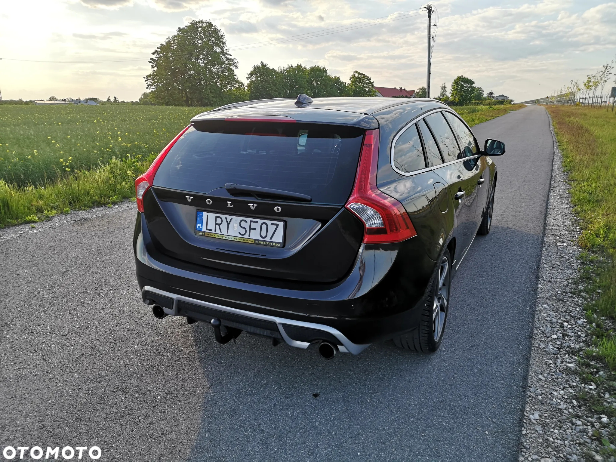 Volvo V60 T3 R-Design - 17
