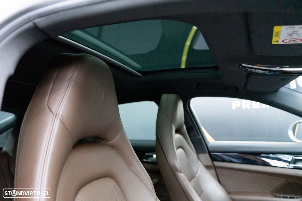 Porsche Panamera 4 E-Hybrid - 53