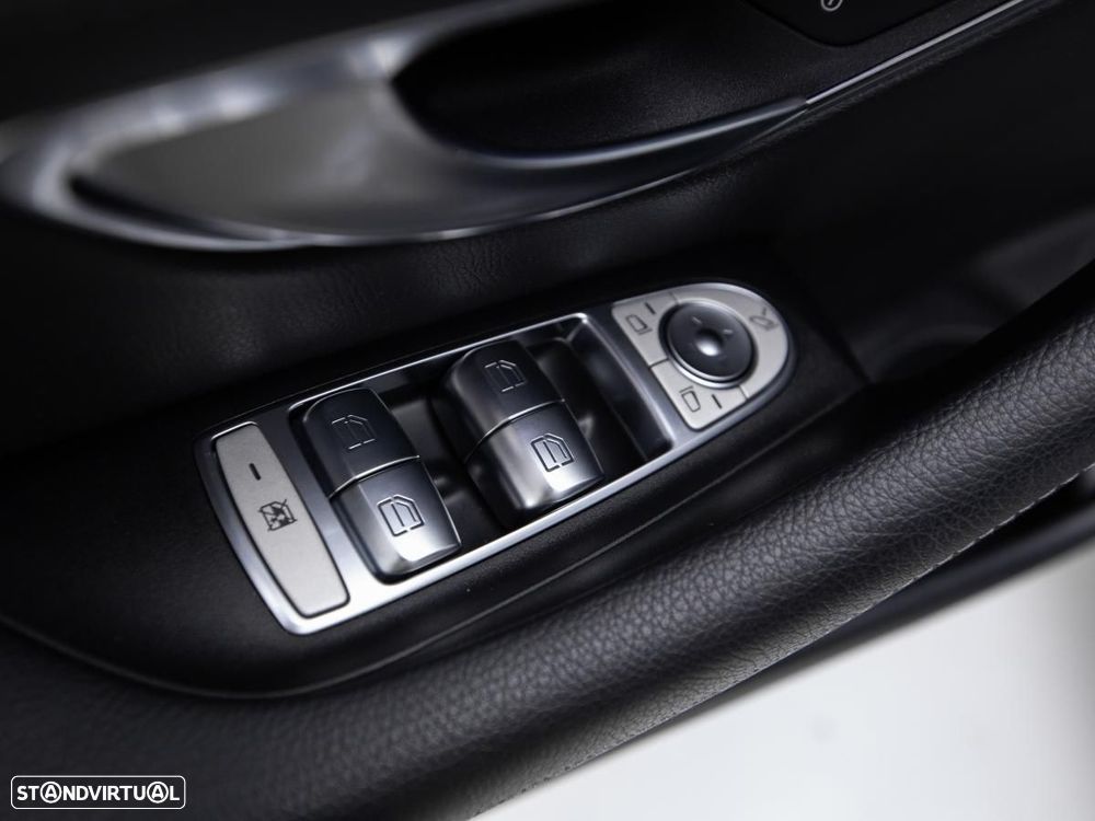Mercedes-Benz E 300 de AMG Line - 16