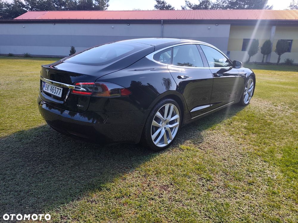 Tesla Model S - 7