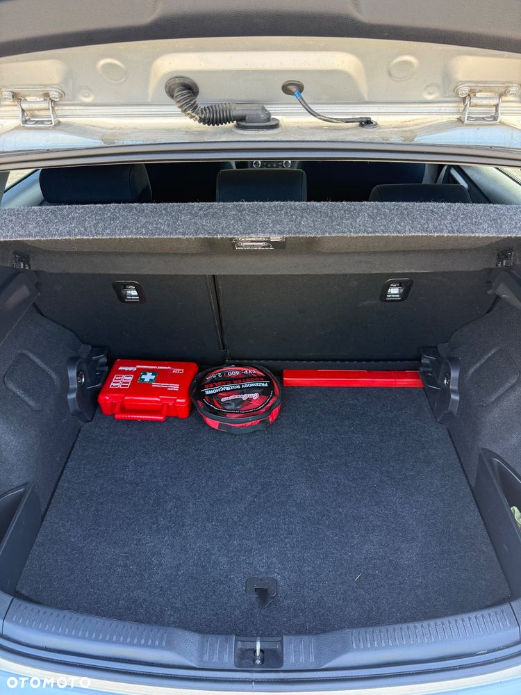 Toyota Auris 1.6 Premium - 24