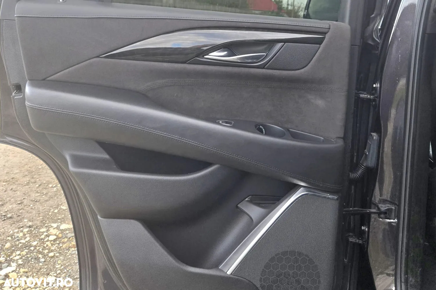 Cadillac Escalade 6.2 V8 AWD AT Platinum - 34