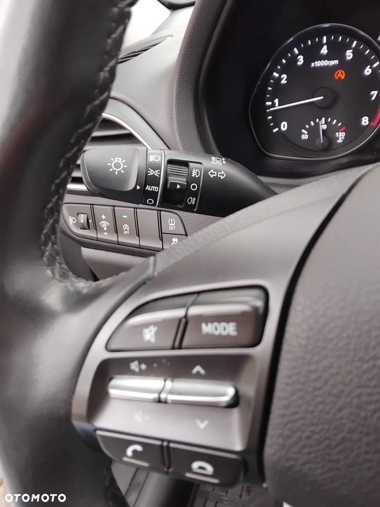 Hyundai i30 1.5 DPI Classic + - 15