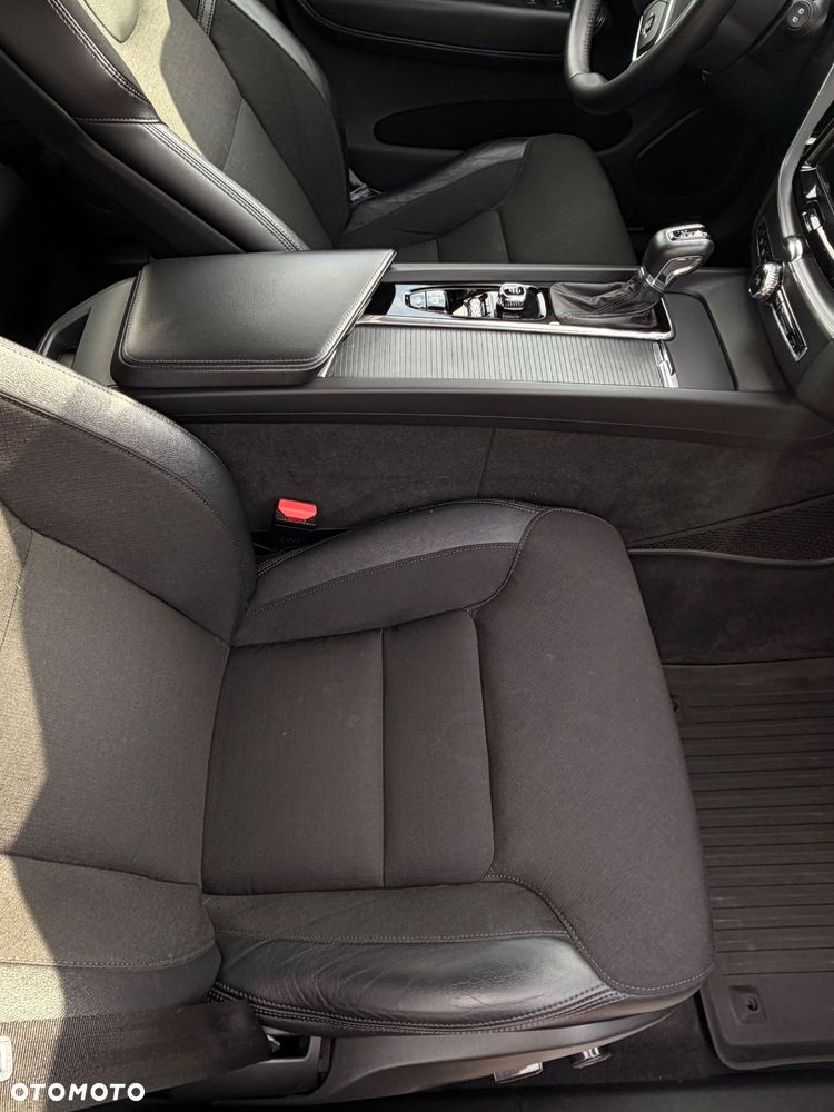 Volvo XC 60 T5 GPF Momentum - 19