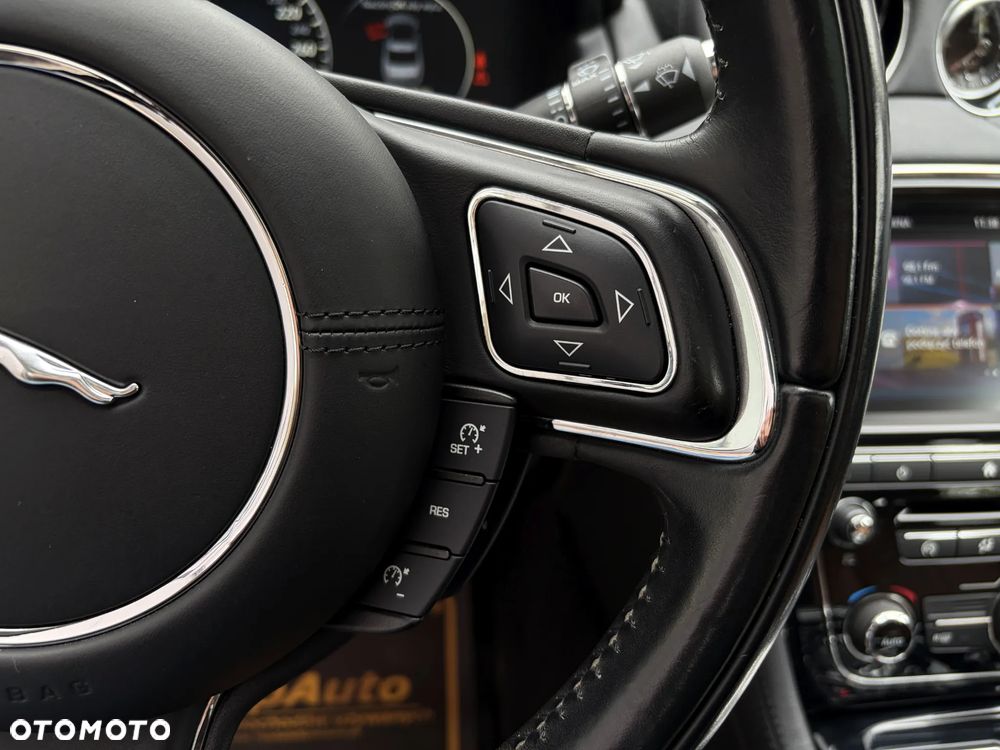 Jaguar XJ 3.0 D V6 Premium Luxury - 24