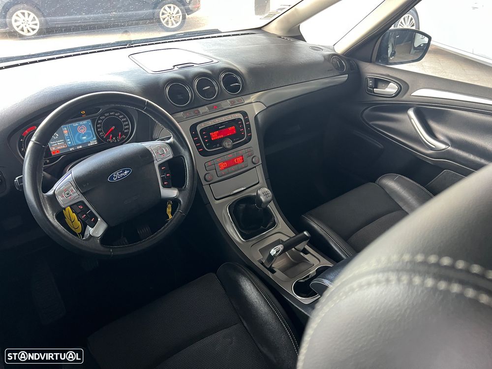 Ford S-Max 1.8 TDCi Titanium 7L - 24