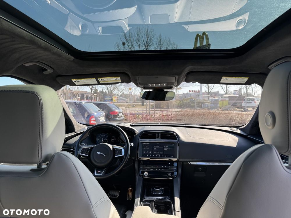 Jaguar F-Pace 3.0 V6 AWD S - 17
