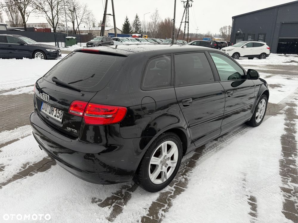 Audi A3 Sportback 1.6 TDI DPF S line Sportpaket - 11