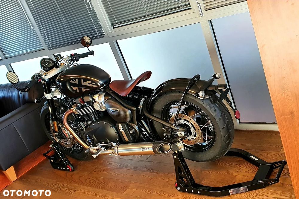 Triumph Bonneville Bobber - 9