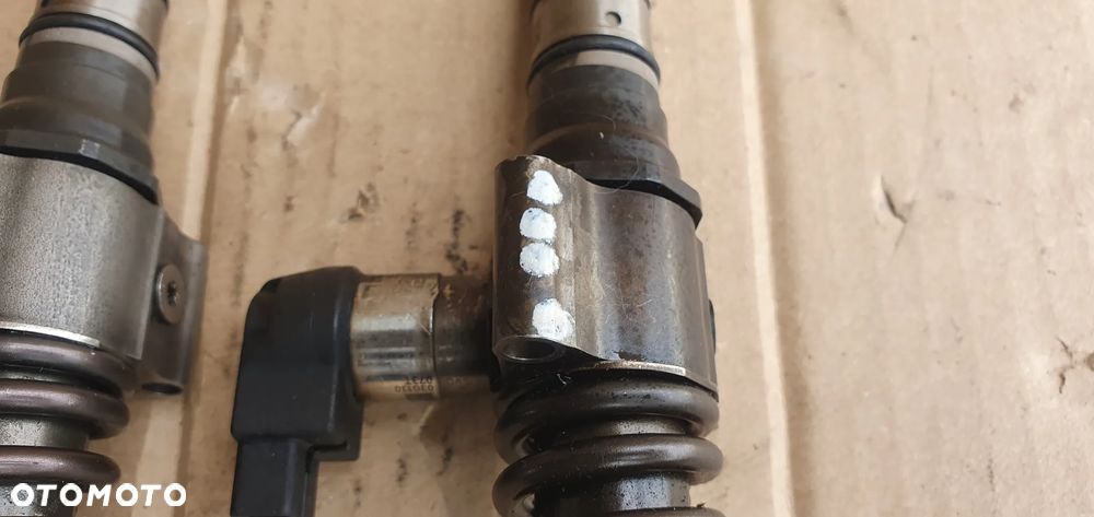 Pompowtryskiwacz wtryskiwacz wtrysk VW Passat B6 2.0 TDI 03G130073T - 9