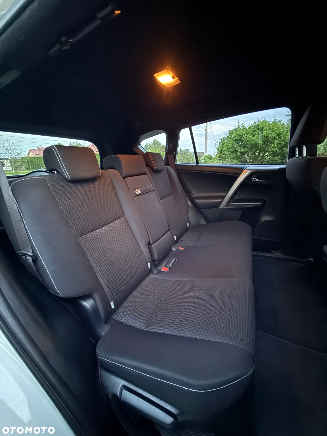 Toyota RAV4 Hybrid Premium 4x2 - 13