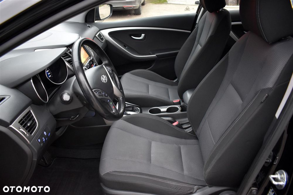 Hyundai i30 blue Kombi 1.6 CRDi DCT Trend - 12