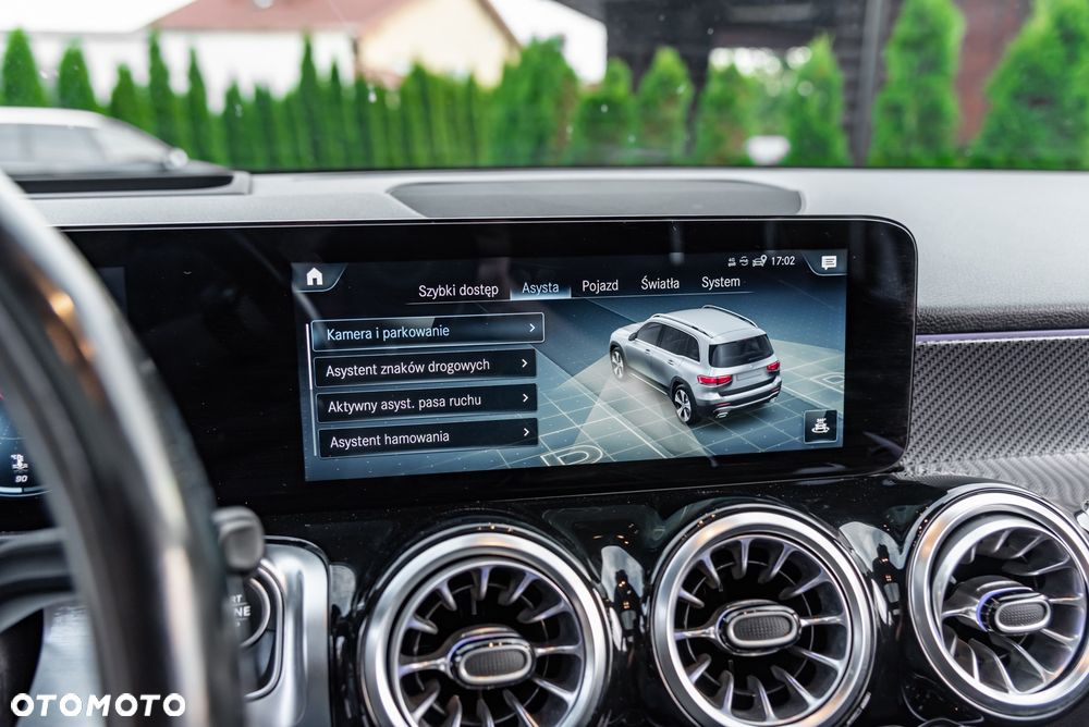 Mercedes-Benz GLB 250 4-Matic AMG Line 8G-DCT - 35