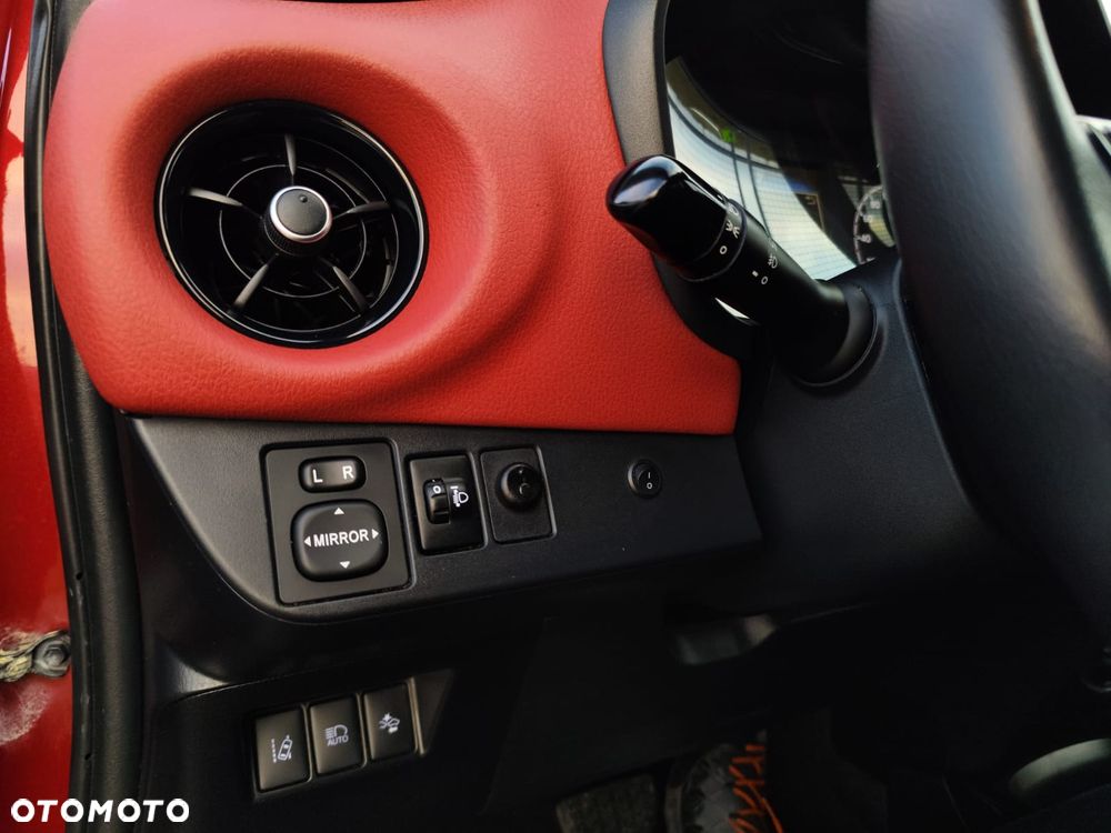 Toyota Yaris Hybrid 100 Selection Passion - 5