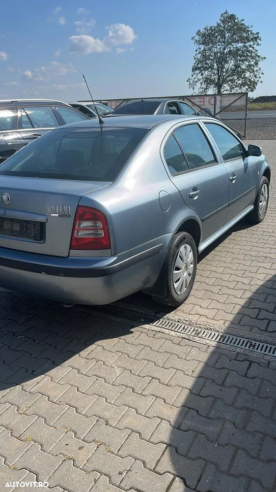 Dezmembram Skoda Octavia 1 1.6 benzina an fabricatie 2004 - 4