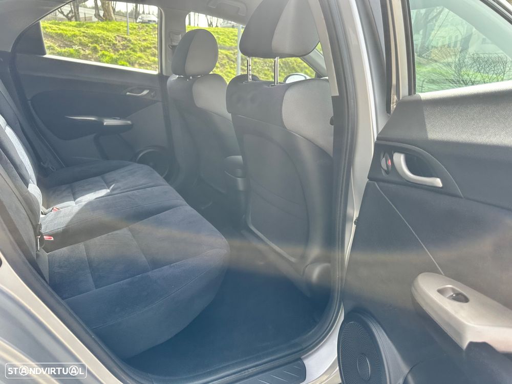 Honda Civic 1.4 Comfort - 27