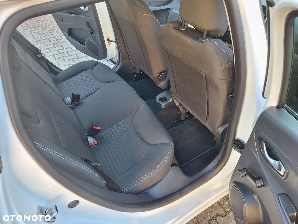 Renault Clio 1.2 16V 75 LIMITED - 11
