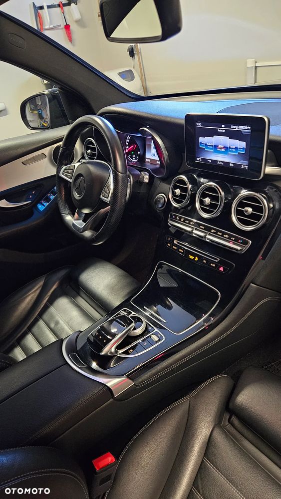Mercedes-Benz GLC 250 4Matic 9G-TRONIC AMG Line - 22
