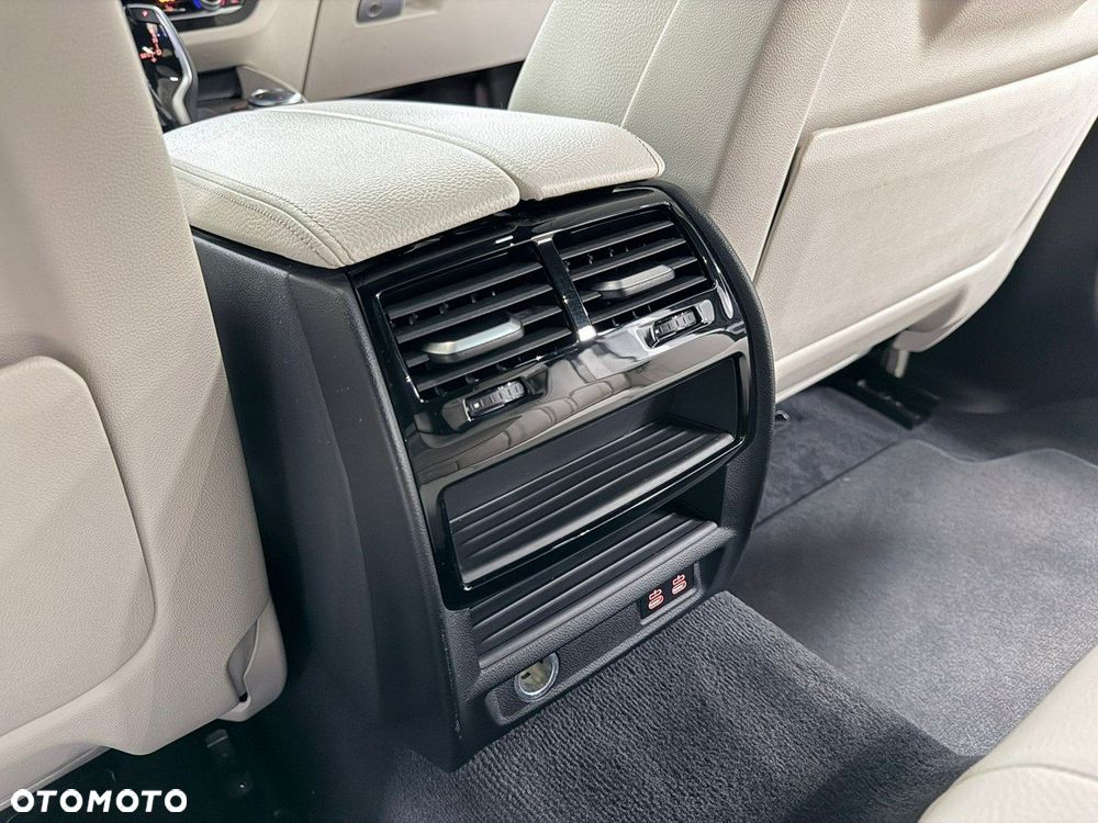 BMW Seria 5 520e M Sport sport - 32