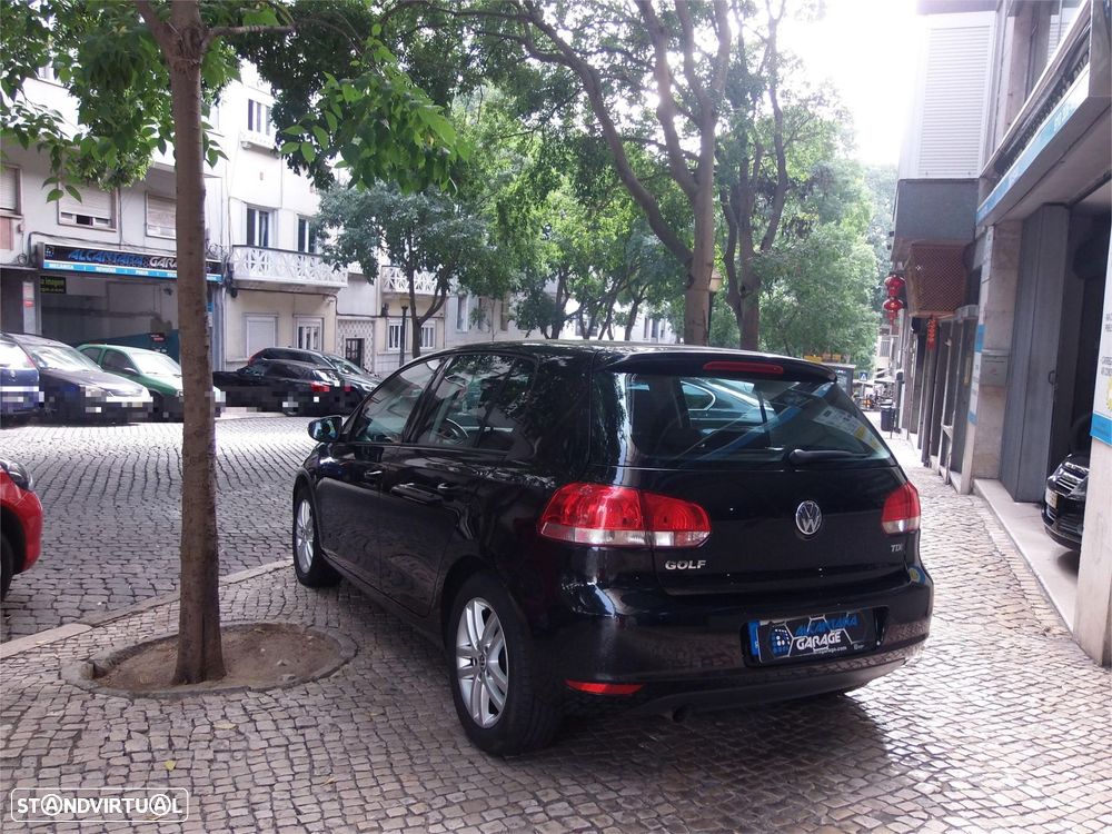 VW Golf 1.6 TDi Highline - 16
