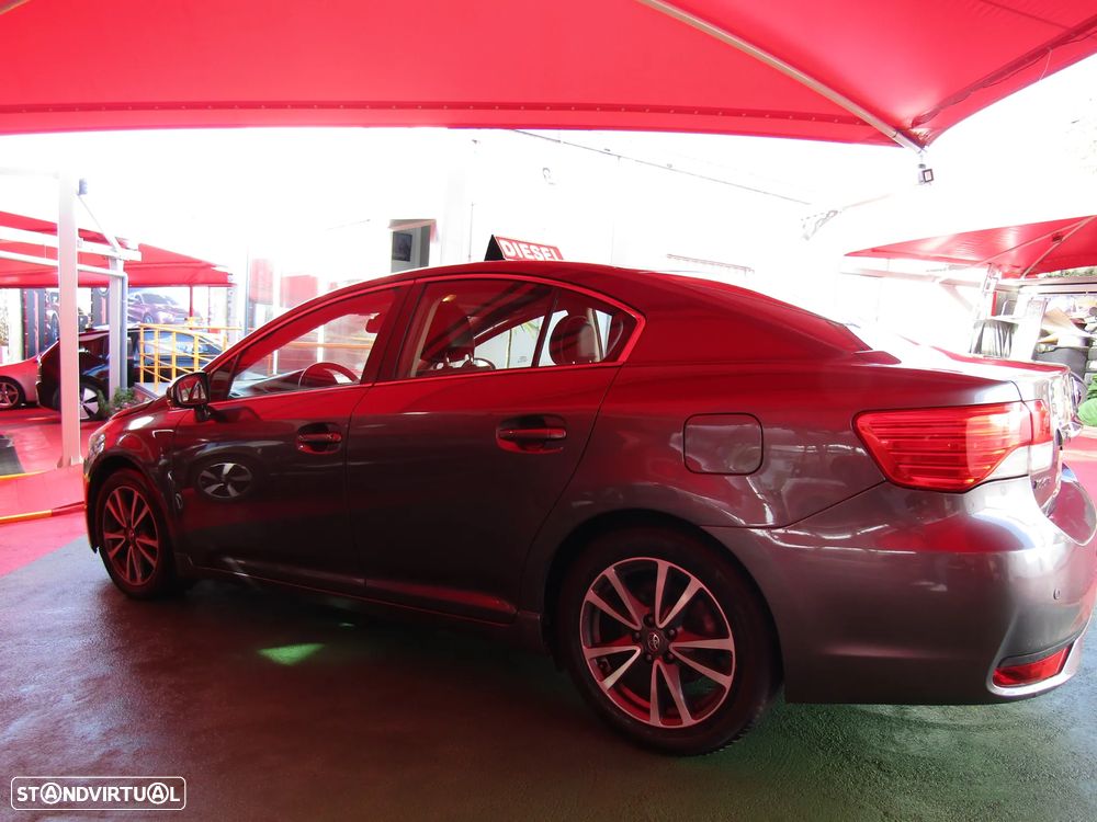Toyota Avensis SD 2.0 D-4D Exclusive +GPS - 17