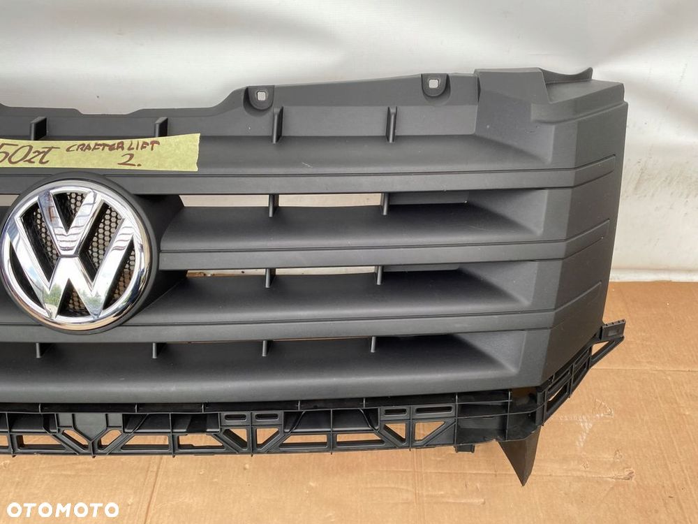 VW CRAFTER LIFT 2011- ATRAPA GRILL EMBLEMAT CHROM ORYGINALNA 2E0853653 - 2