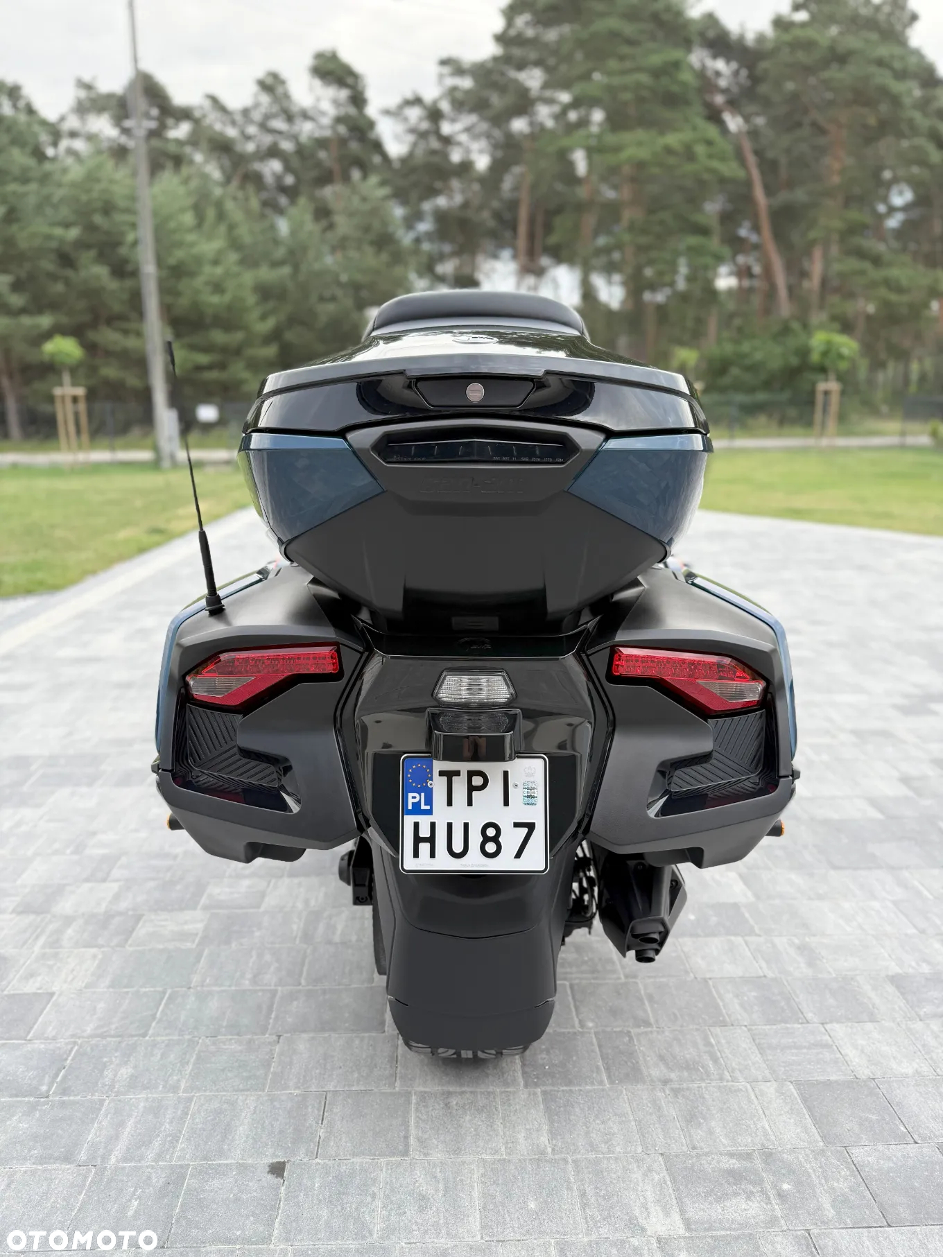 Can-Am Spyder - 40