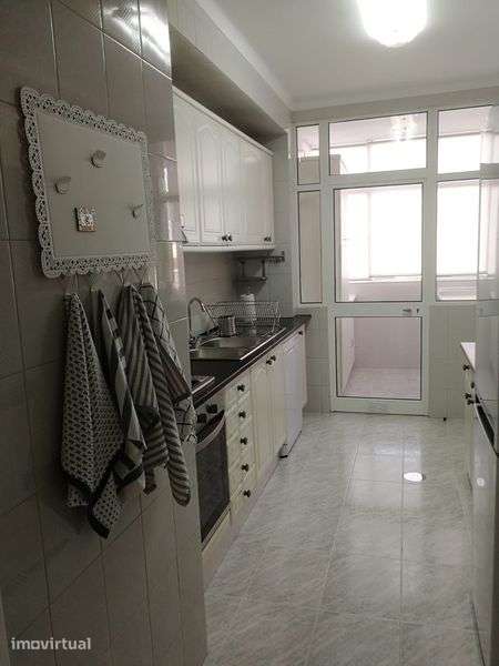 Arrenda-se T3 mobilado no centro de Barcelos | 140 m² | Com elevador. - Grande imagem: 2/12