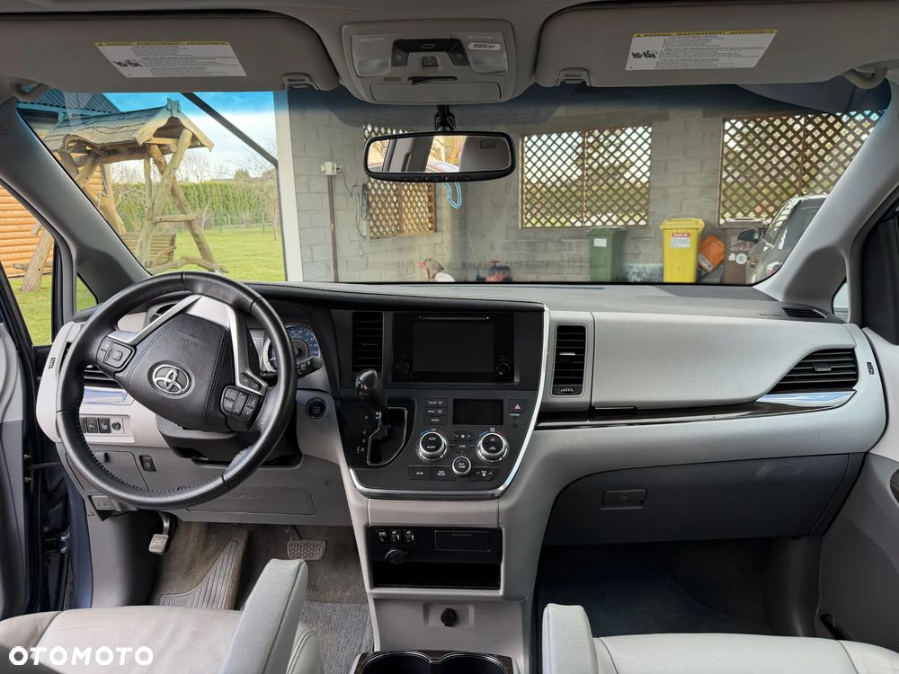 Toyota Sienna 3.5 V6 - 7