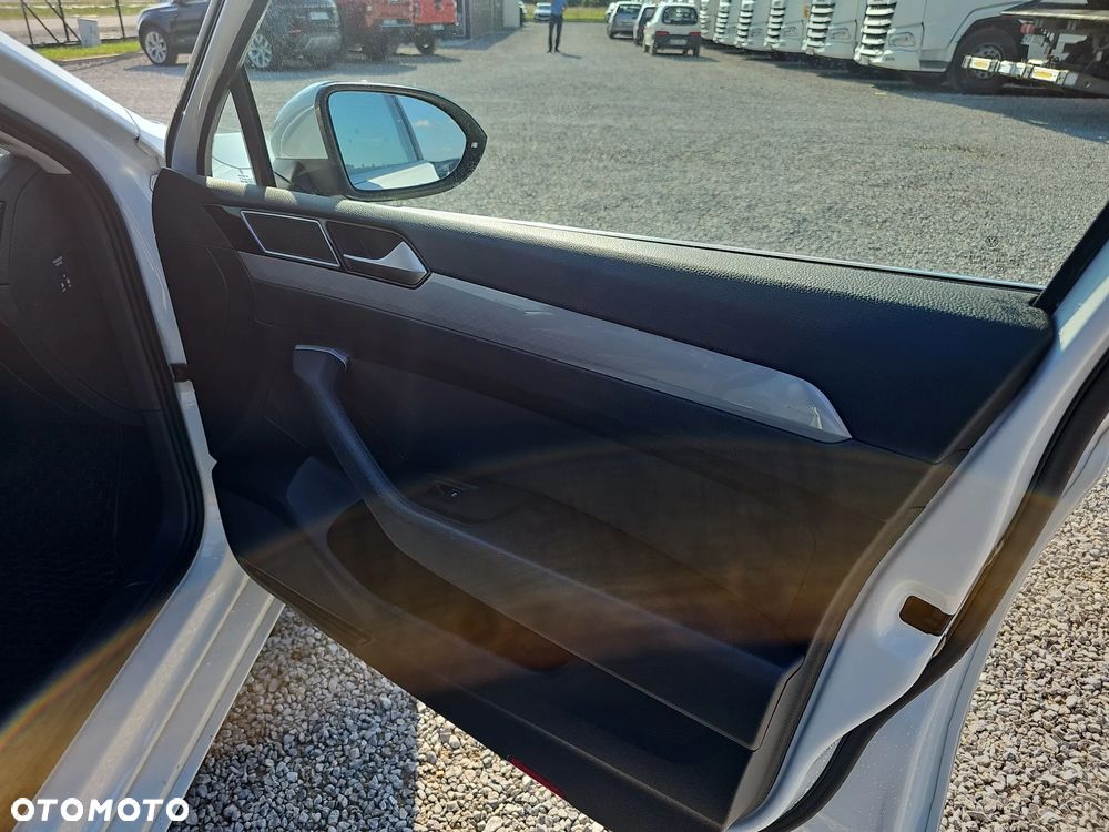 Volkswagen Passat 2.0 TSI Business DSG - 25