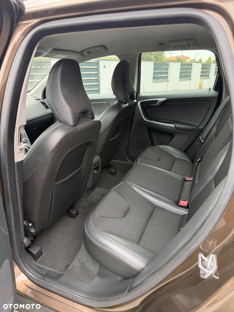 Volvo XC 60 D4 Geartronic Momentum - 14