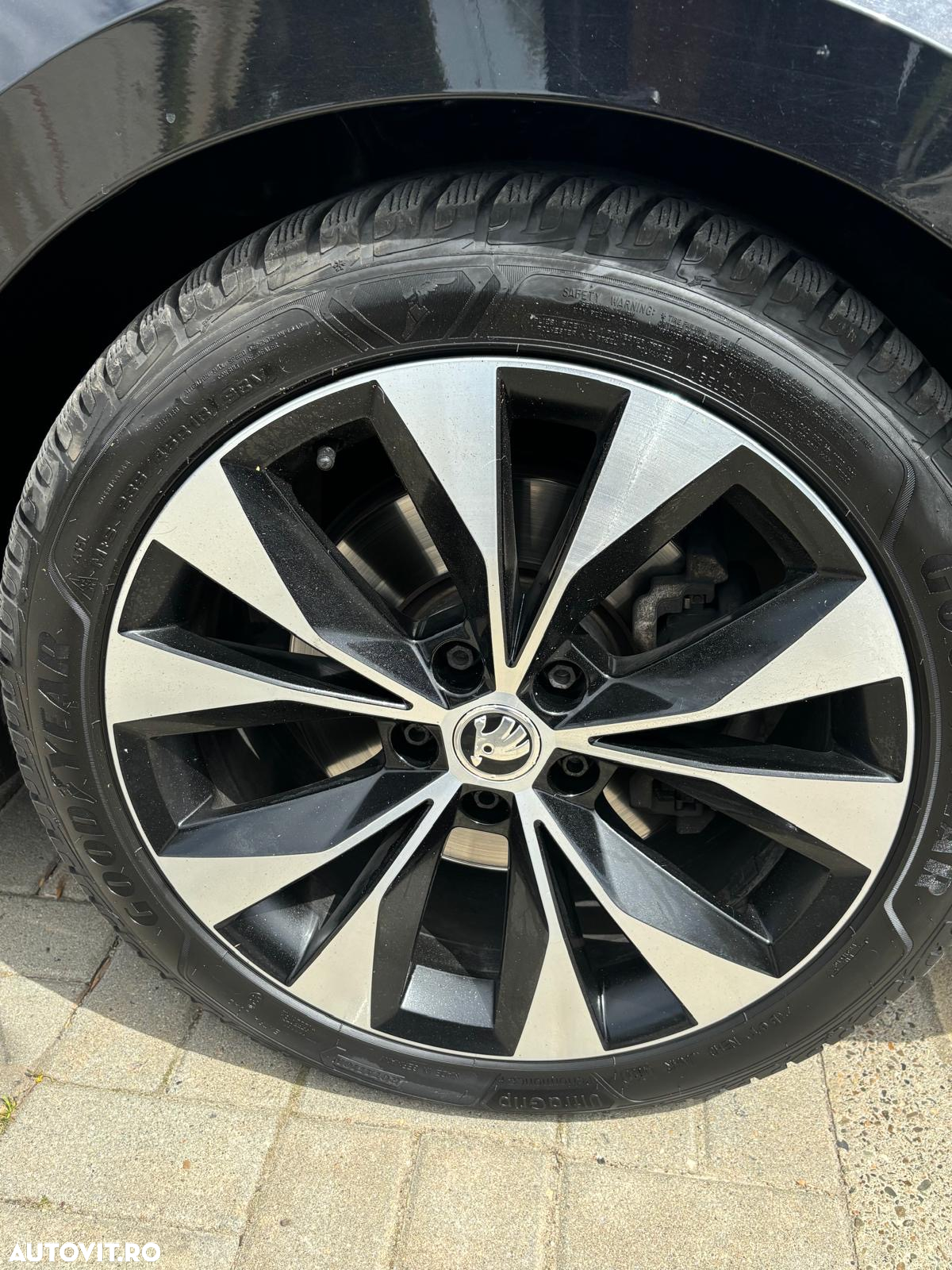 Skoda Superb 2.0 TDI DSG Sportline - 23