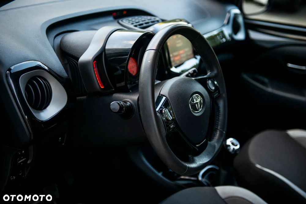 Toyota Aygo x-business - 16