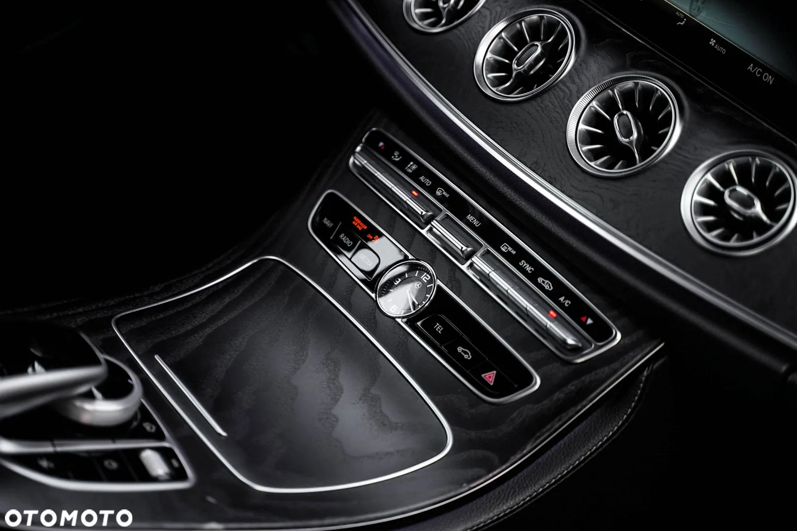 Mercedes-Benz Klasa E 200 Coupe 9G-TRONIC - 31