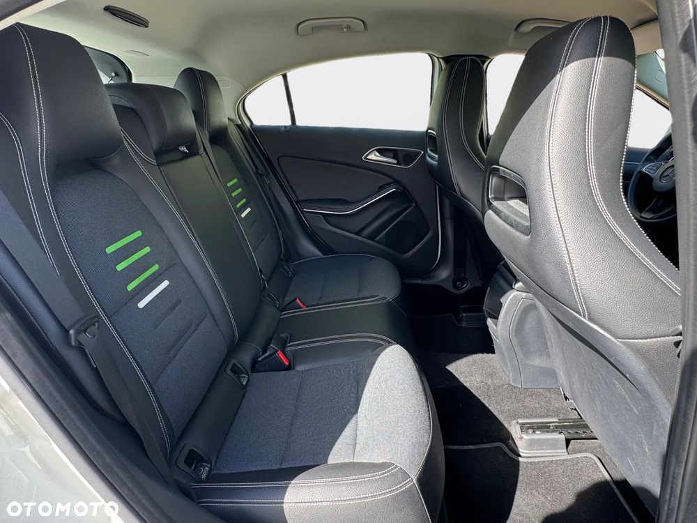 Mercedes-Benz Klasa A 160 7G-DCT Style - 17