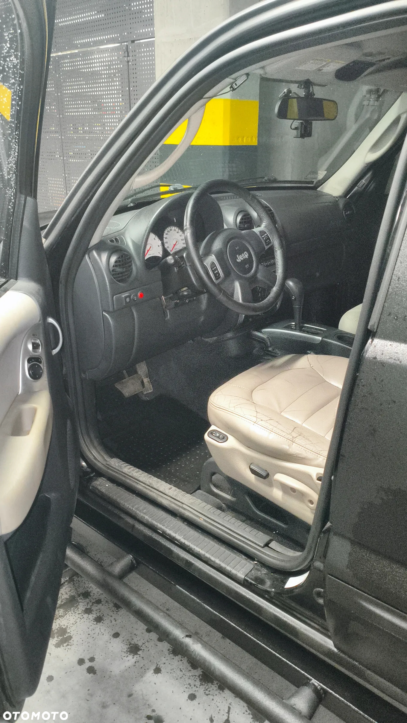 Jeep Liberty 3.7 4x4 - 12