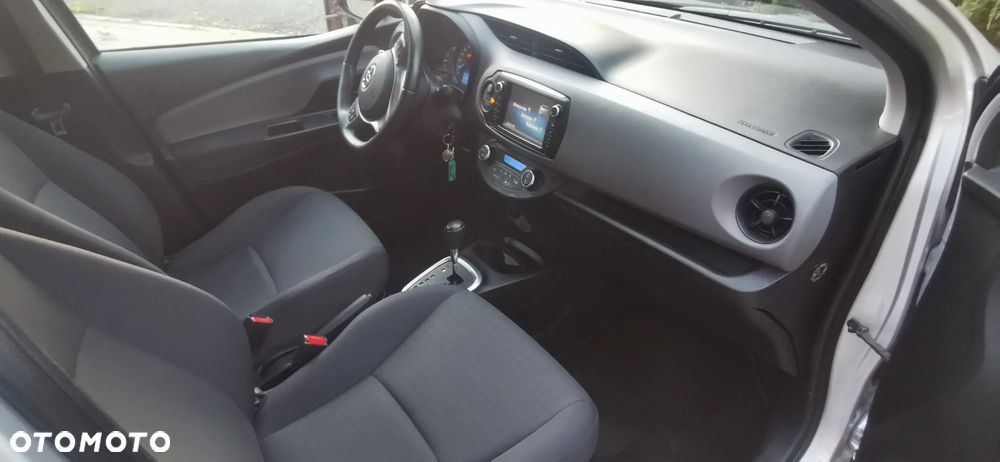 Toyota Yaris Hybrid 100 Active EU6 - 13