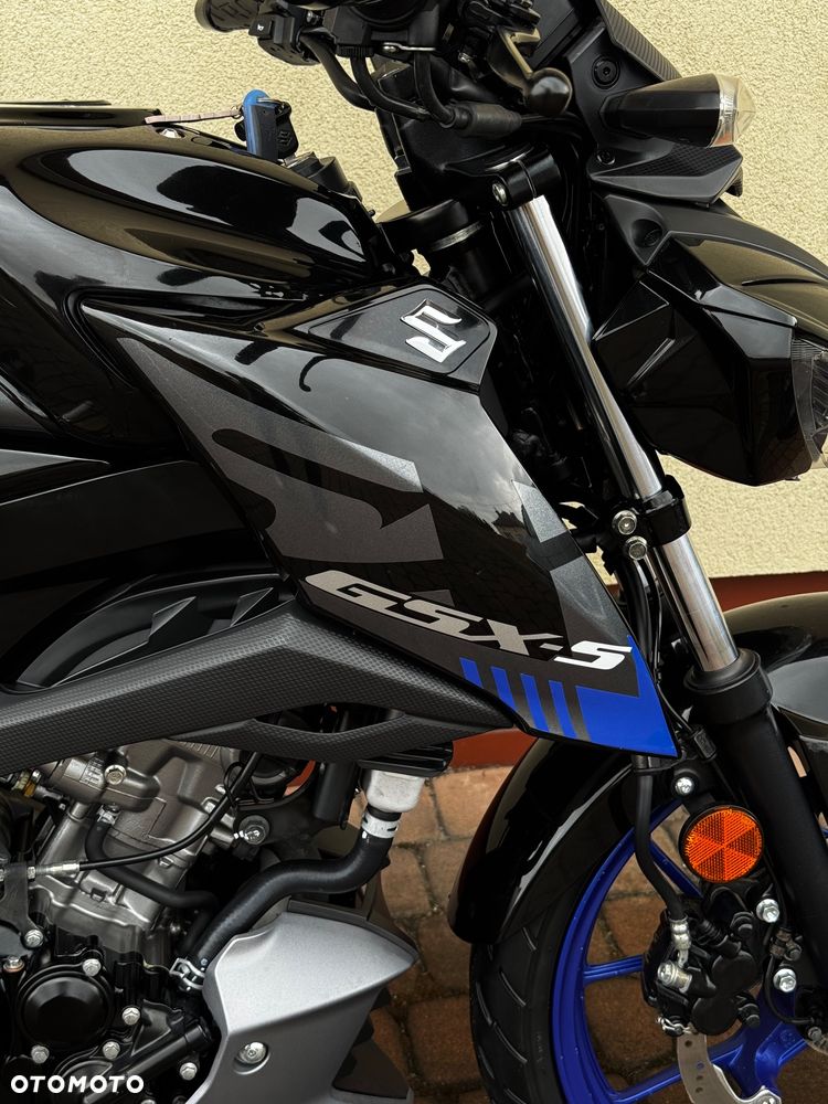 Suzuki GSX - 12