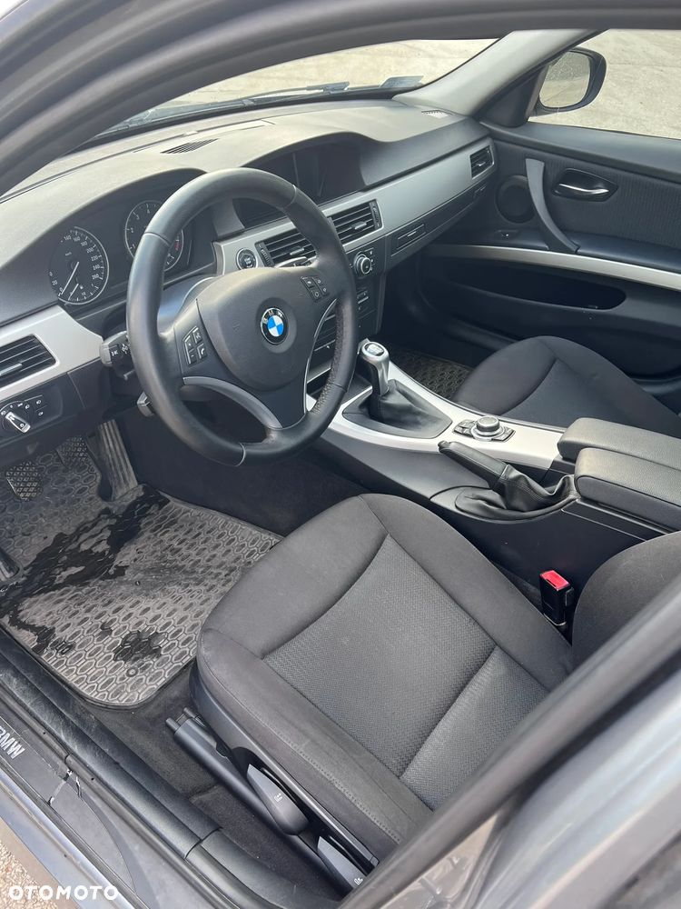 BMW Seria 3 320i - 10
