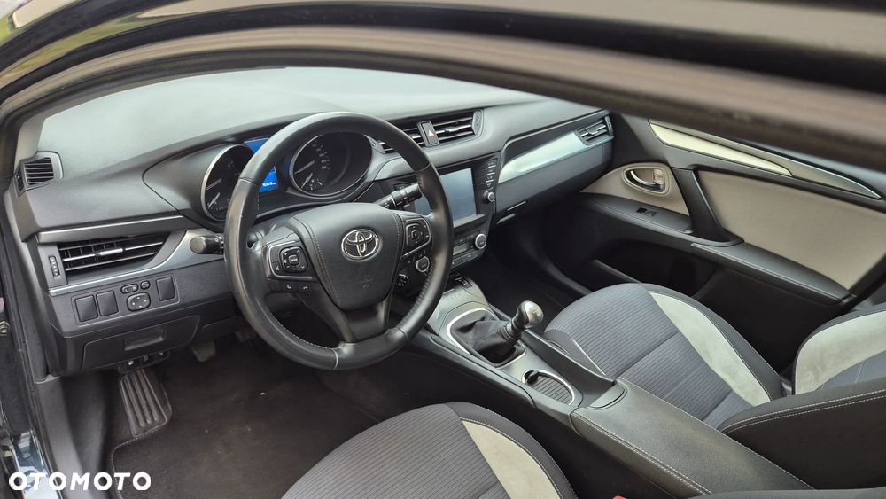 Toyota Avensis Touring Sports 1.8 Executive - 16