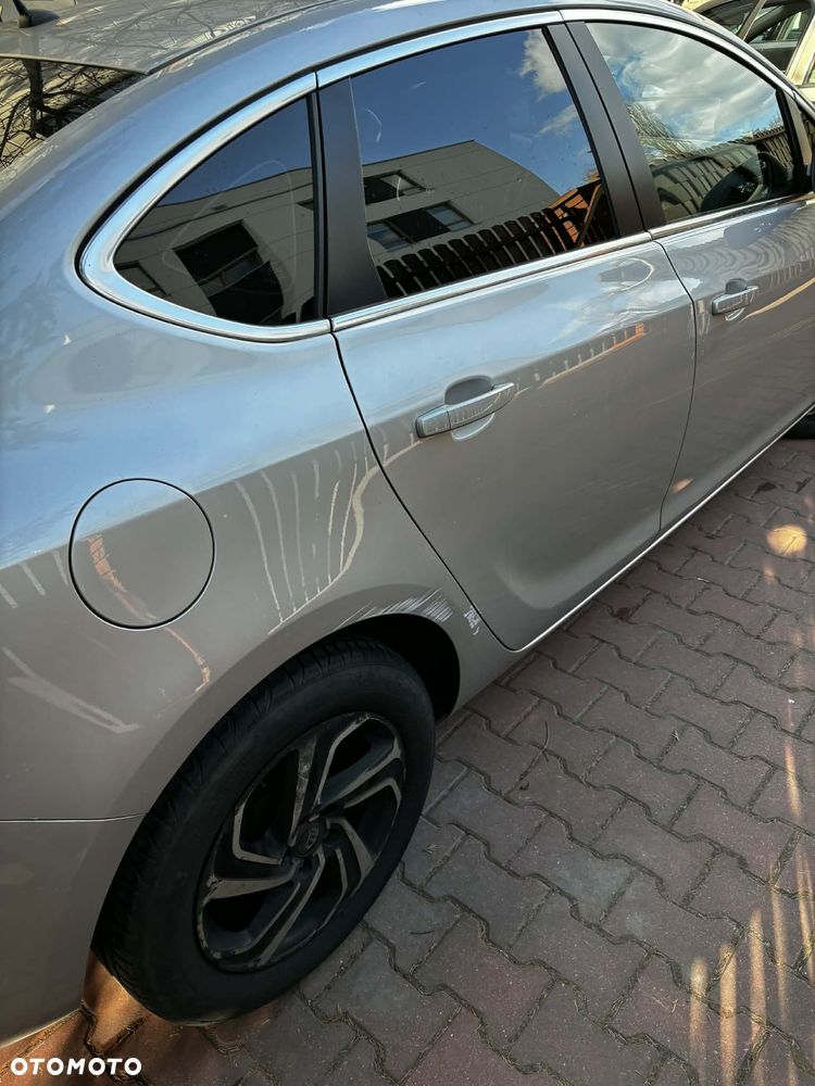 Opel Astra 1.4 T Enjoy EU6 - 4