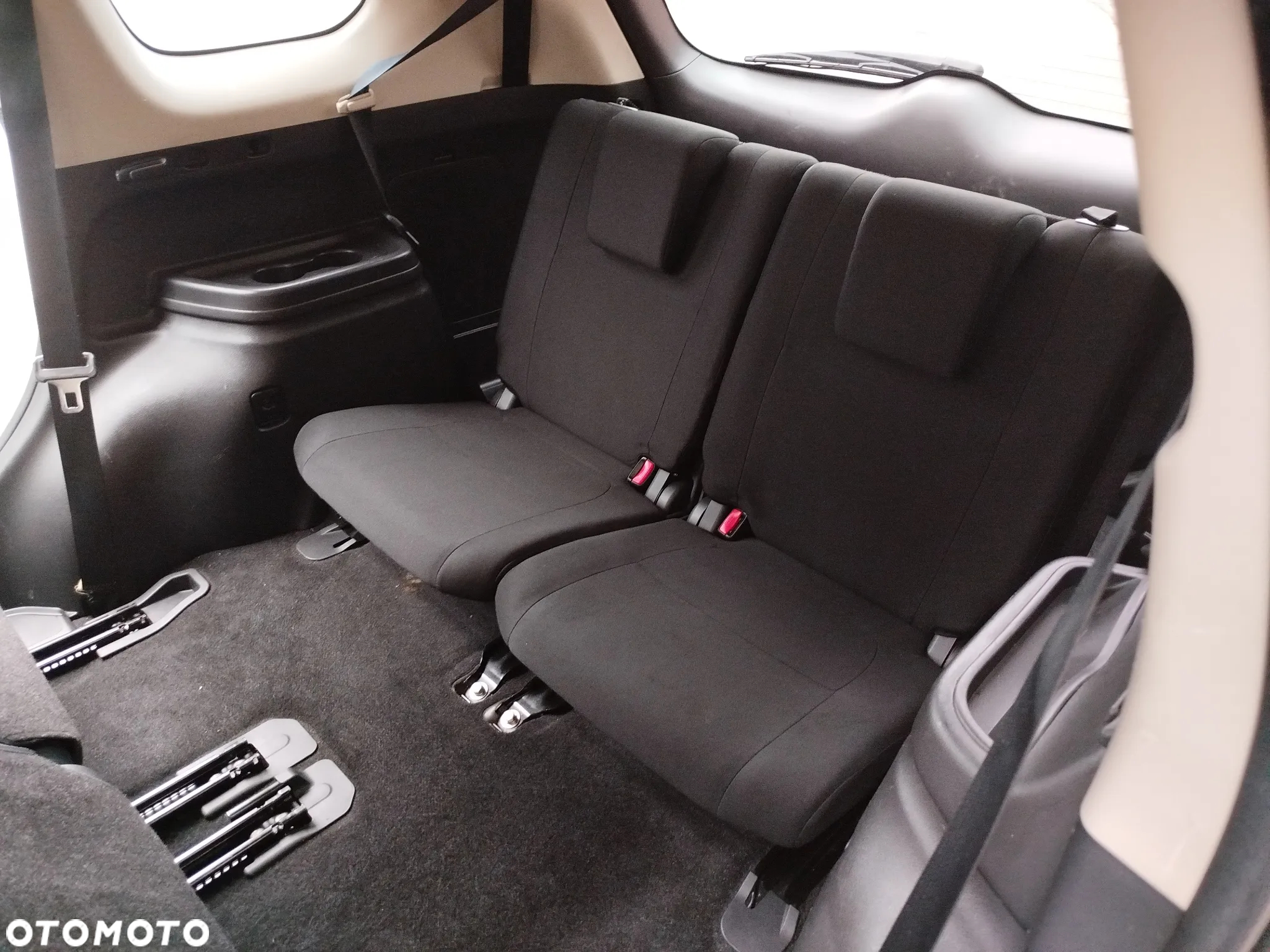 Mitsubishi Outlander 2.2 DID Intense + - 24