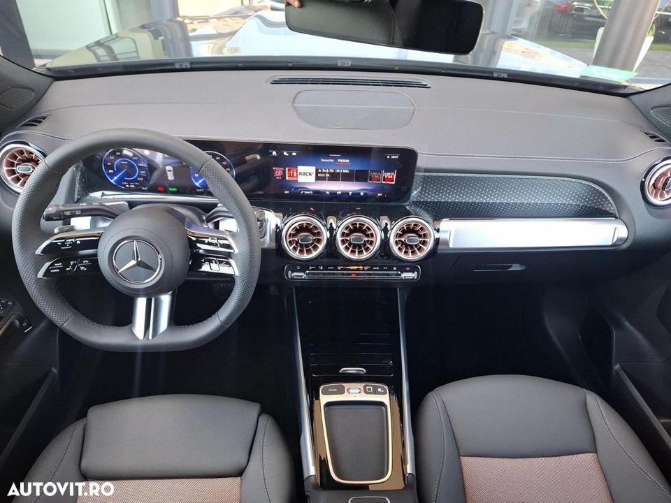 Mercedes-Benz EQB - 9