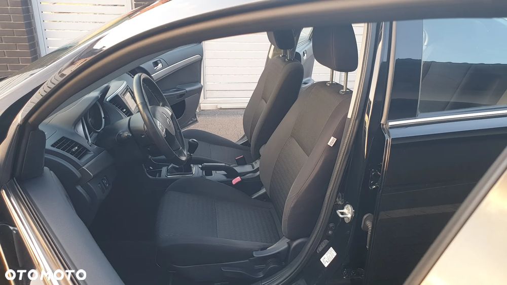 Mitsubishi Lancer - 16