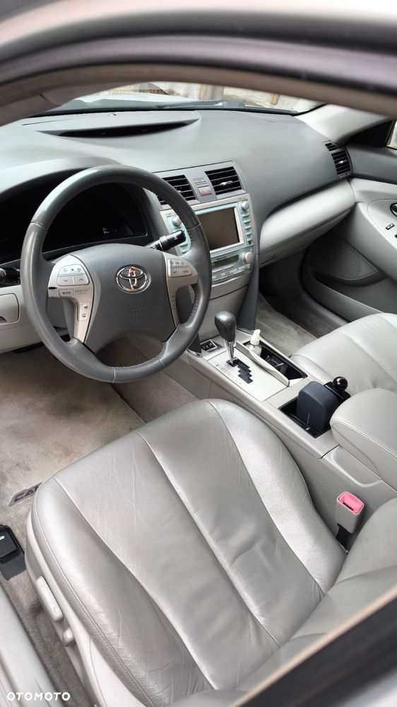 Toyota Camry - 11